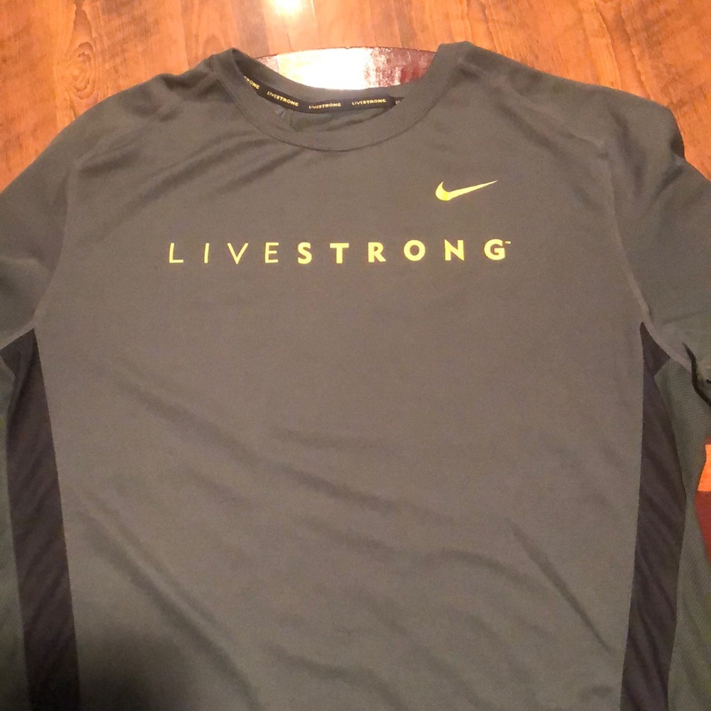 Army green, Nike-Livestrong t-shirt! Men’s XL!